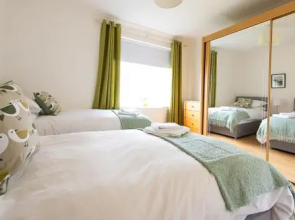 Hls Ashgrove Apartment