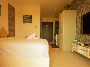 Signature Luxury Suites by Cozy