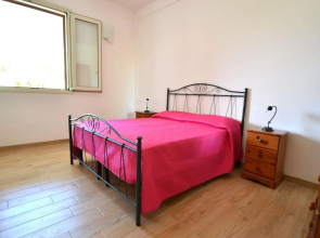 Air-conditioned Apartment Near The Beach With Spacious Balcony & Garden, Pets