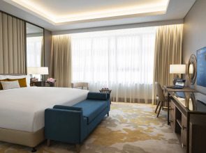 Al Jaddaf Rotana Suite Hotel