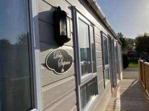 Spacious Stunning Lakeside 3 bed Holiday Home
