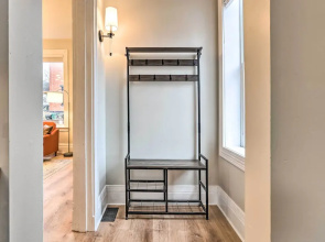 Pet-friendly Condo w/ Deck ~ 3 Mi to Dtwn!