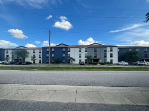 Quality Inn & Suites at Airport Blvd I-65