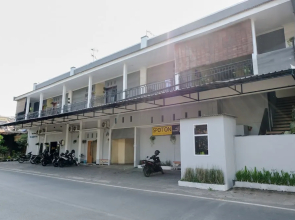 SPOT ON 1710 Sawojajar Inn