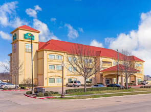La Quinta Inn & Suites by Wyndham Ennis
