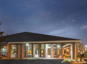 Baymont Inn & Suites Louisville South I 65