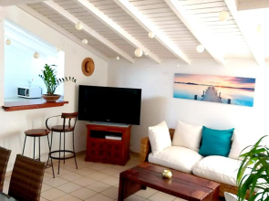 Maison de 2 chambres avec jardin clos et wifi a Le Gosier a 3 km de la plage