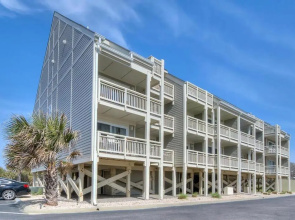 Oak Island Beach Villa 805 - The Laughing Seagull