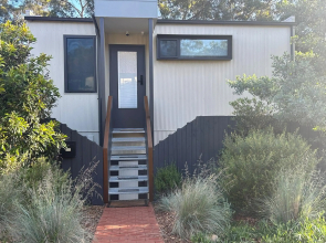 Bushland setting close to Sydney CBD- stand alone apartment