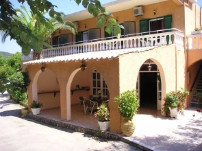 River Studios & Apartments