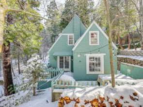 Walkable 'green Gables Cottage' in Lake Arrowhead