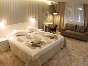 Studio Apartments Mirakul