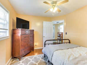 Keansburg Home w/ Private Hot Tub!