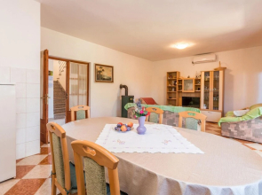 Nice Home in Sukosan With 4 Bedrooms and Wifi