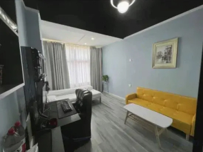Free People E-sports Hotel