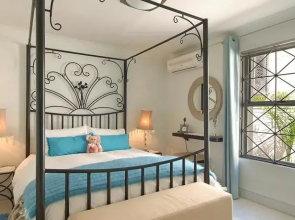 Kruger House Guest Cottages
