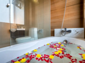 The Thames Pool Access Resort SHA+