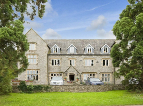 Stonecross Manor Hotel