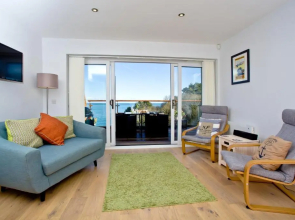 Avocet 2 at The Cove - Stunning Sea Views, Heated Pool and Parking