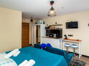 Stylish Studio Apartment with balcony