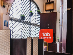 Fabexpress Avenue Villa