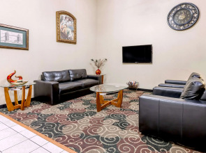 Super 8 by Wyndham Pine Bluff