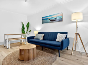 Bright 2-bed Unit Near Scarborough Beach