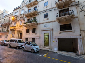 Sliema Charming: 3BR Apartment Near the Beach by 360 Estates