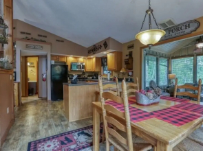 A Southern Point Of View - 3 Bedrooms, 2 Baths, Sleeps 8 cabin