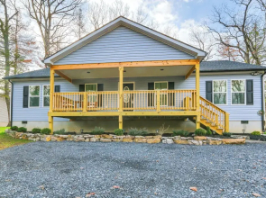 Mt Jackson Home w/ Hot Tub ~ 2 Mi to Bryce Resort!