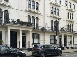 The Bayswater Gardens - Bright & Central 3BDR Home in Bayswater