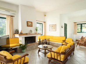 Eleni's House Cozy 2-Bedroom House with Garden