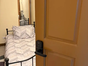 New Bachelor's Pad Across Ateneo Uni With Free Fast Wi-fi, AC Room, hot Shower