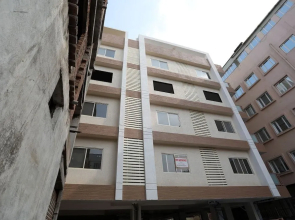 OYO 11075 Home Modern 3BHK Gulab Bagh