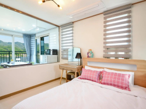 Nami Island Pig Dream Spa Pension