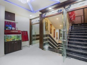 OYO 27673 Hotel Embassy International