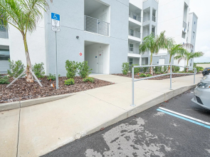 Only 5 Miles from Disney! Free Water Park! 2 Bed, 2 Bath Condo, Sleeps 8
