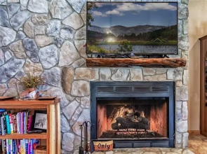 Cozy Knotty and Nice - Four Bedroom Cabin