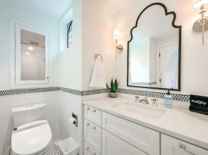 "the Fremont Lookout" W/ Deck & Gourmet Kitchen! 2 Bedroom Apts by Redawning