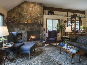 Chalet Inn Bed & Breakfast