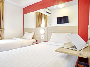 Red Planet Makati Amorsolo