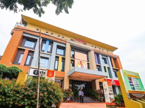 OYO 7583 Hotel Suraj Palace 1