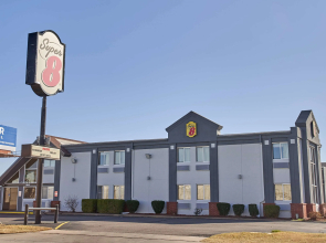 Super 8 by Wyndham Wichita Airport