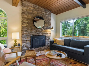 Mid-century Beach Cabin by Avantstay Walk to Beach