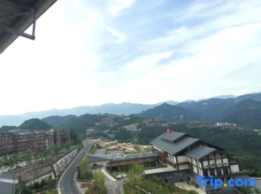 Xijiang Chaoyang Resort Hotel (Qianhu Miaozhai West Gate Tourist Service Center)
