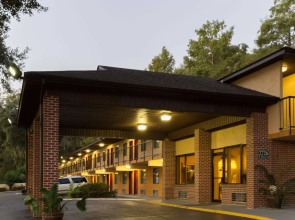 Howard Johnson by Wyndham Tallahassee