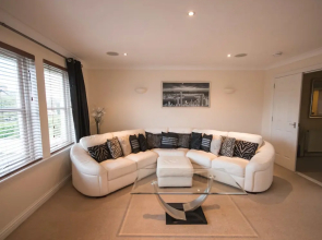 Crown Luxury Serviced Apartments