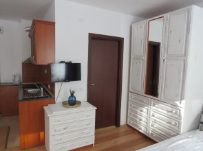 Flora Violet Studio Apartment nr 10