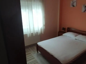 George's apartment Serres