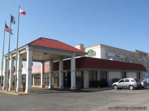 La Quinta Inn & Suites Wichita Airport